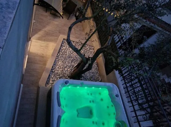 아파트 Mare With Private Garden And Jacuzzi 빈쿠란