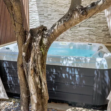 Mare With Private Garden And Jacuzzi Appartement