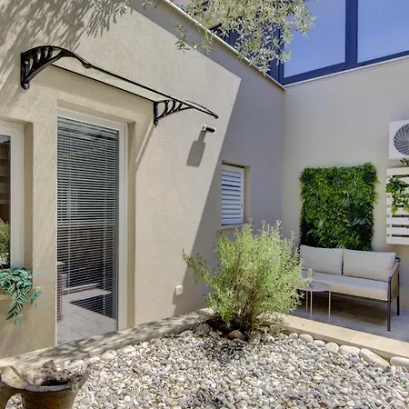 Mare With Private Garden And Jacuzzi Appartement *