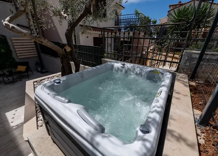 Apartman Mare With Private Garden And Jacuzzi